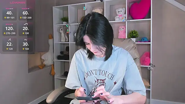 Lynn Martin online show from December 5, 9:21 am