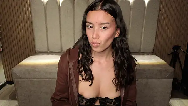  Mia Evans 1 online show from March 9, 8:01 pm