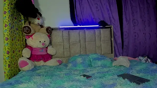 sophiaydaphne online show from April 8, 12:02 am