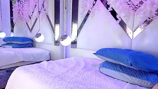 MadameDesade online show from March 7, 9:22 pm