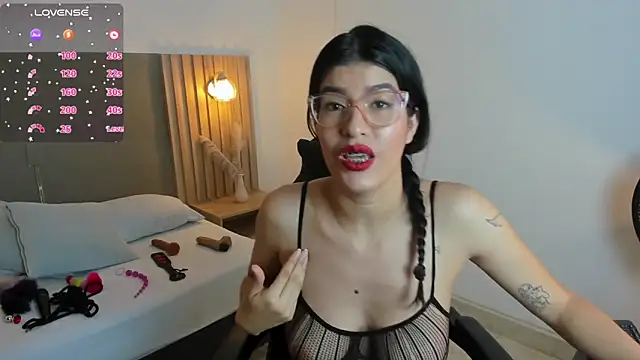 Snapshot of caroline_00403_ chatting on October 1, 7:19 pm caroline 00403  online show from October 1, 7:19 pm