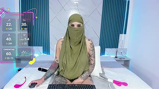 Nayla-Mouna online show from November 12, 7:45 pm