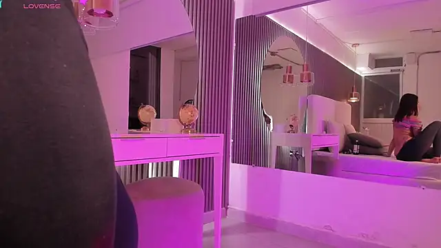 annie clarkson online show from March 7, 9:00 pm