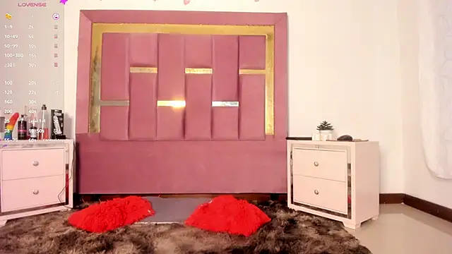 AikoSnow online show from October 1, 6:35 pm