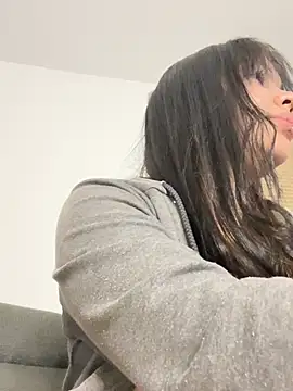 P A U L I N A  online show from April 3, 3:15 am