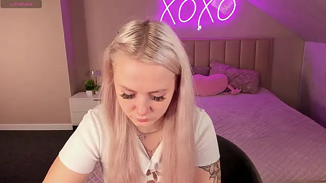 Joyce Howard online show from October 22, 2:27 am