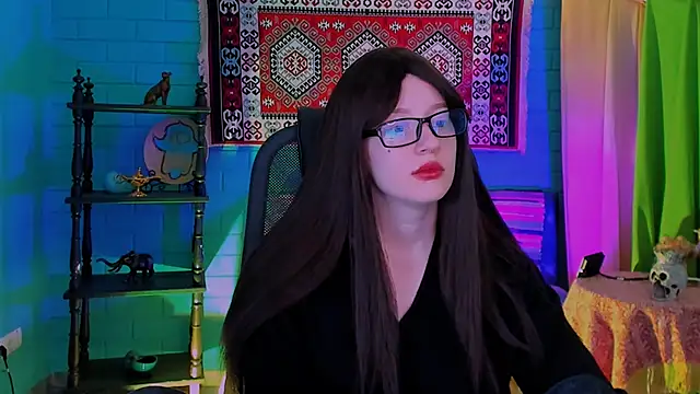 Snapshot of AliceWelch_ chatting on October 19, 8:27 am AliceWelch online show from October 19, 8:27 am