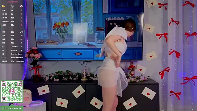 ElfredaTupy online show from February 14, 8:44 pm