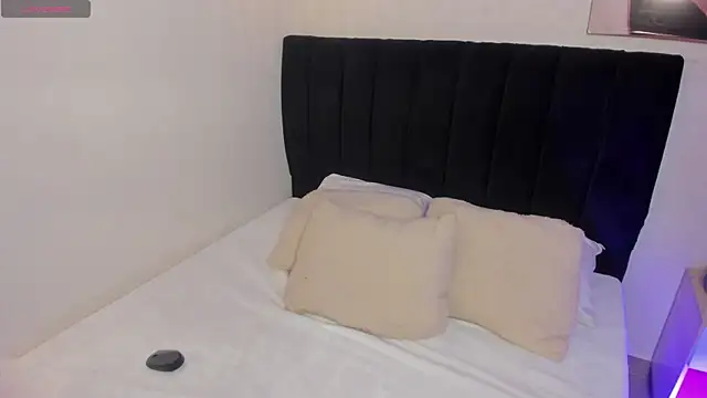 Snapshot of antonellariva_ chatting on October 20, 8:56 pm antonellariva online show from October 20, 8:56 pm