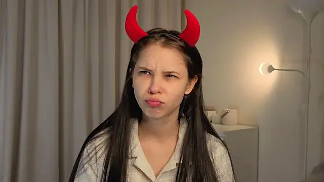 slyshypie online show from November 26, 1:23 pm