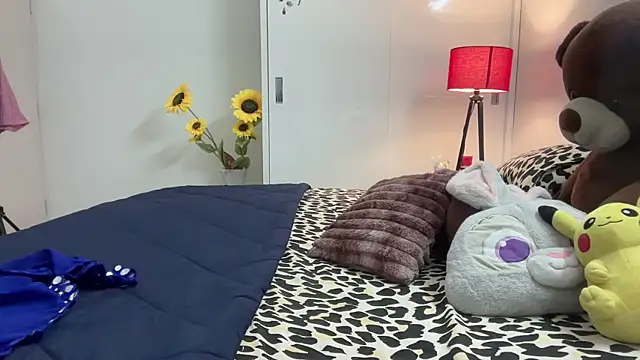 fairy hot  online show from April 22, 7:11 pm