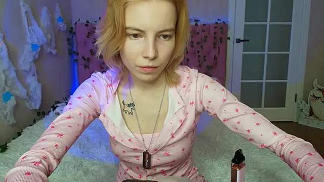 Pink Lila18 online show from February 9, 2:14 am