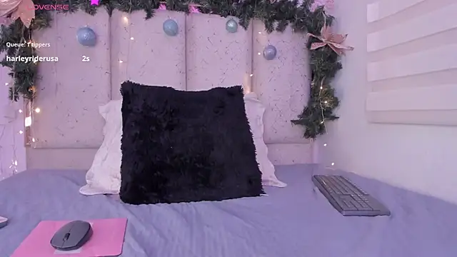 violeta olsen online show from December 15, 8:14 pm