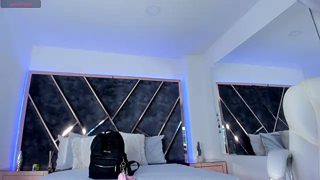 SusanaHenao online show from March 9, 5:05 pm