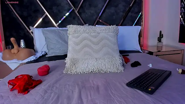 SusanaHenao online show from April 17, 9:50 pm