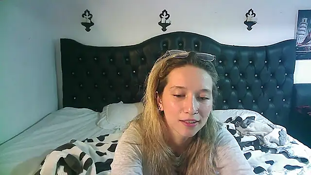 Snapshot of Licethf00x chatting on September 12, 9:00 pm Licethf00x online show from September 12, 9:00 pm