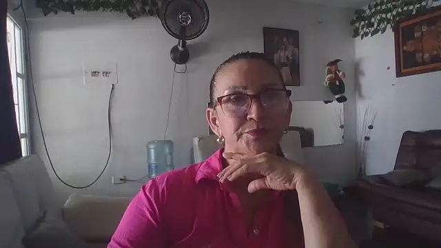 MiaVega online show from October 28, 3:40 pm