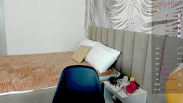 Snapshot of KiaraCaley chatting on September 27, 2:19 am KiaraCaley online show from September 27, 2:19 am
