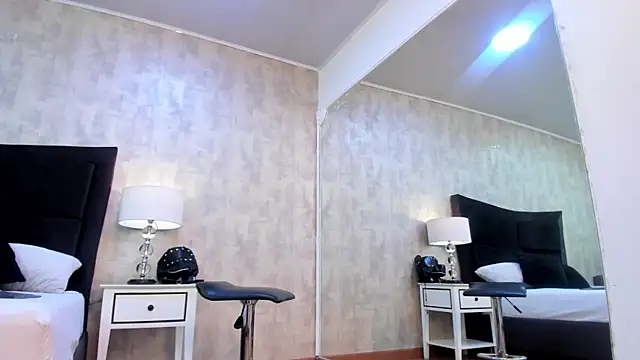 BarbaraLeython1 online show from November 29, 5:50 pm