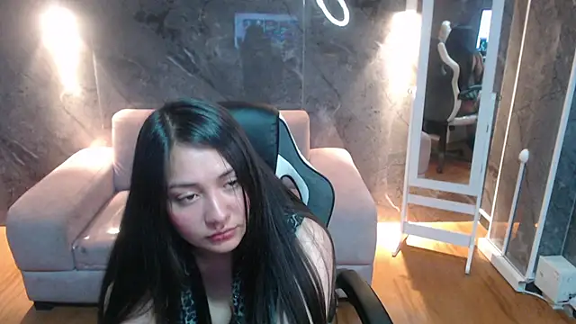 Snapshot of Ivony18_b chatting on October 11, 3:44 am Ivony18 b online show from October 11, 3:44 am