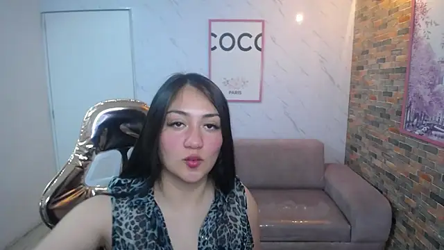 Snapshot of Ivony18_b chatting on September 19, 3:27 am Ivony18 b online show from September 19, 3:27 am
