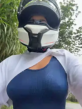 AlannaEvons online show from April 8, 6:21 pm