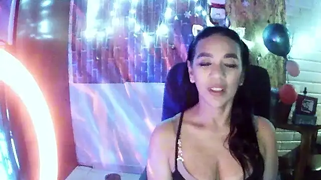 MiiaVelasquez online show from December 22, 6:05 am