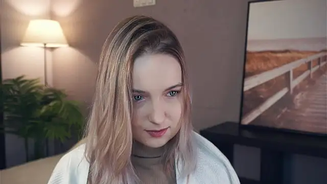 HongTomczak online show from December 18, 7:57 am