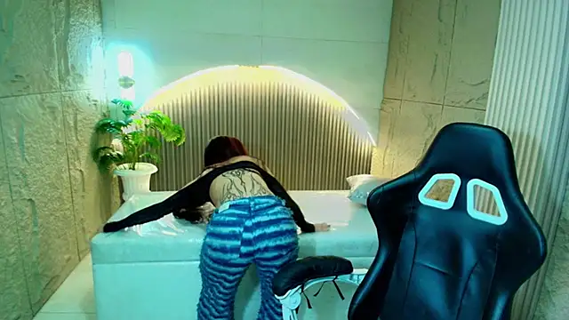 roux r online show from February 15, 1:21 pm