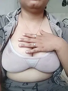 Snapshot of priya_hot_69 chatting on October 3, 4:17 am priya hot 69 online show from October 3, 4:17 am