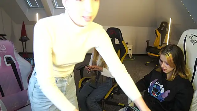 Snapshot of _Lili_054 chatting on September 30, 10:43 am  Lili 054 online show from September 30, 10:43 am