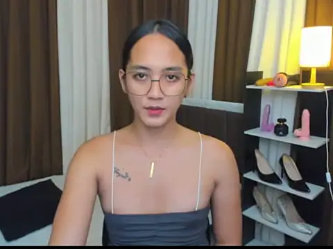 Snapshot of URHottestAngel chatting on October 2, 5:29 pm URHottestAngel online show from October 2, 5:29 pm