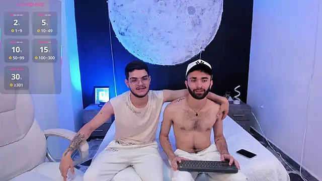Snapshot of marcoAndMathew chatting on October 5, 12:21 pm marcoAndMathew online show from October 5, 12:21 pm