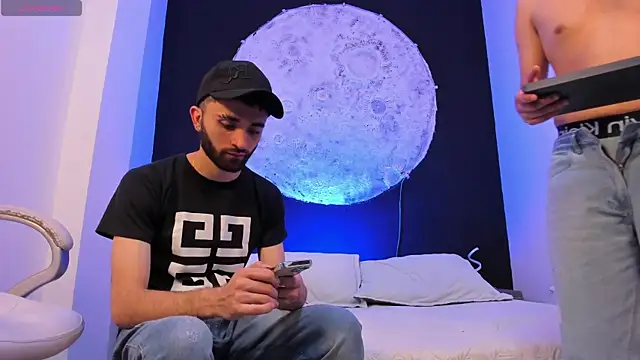 Snapshot of marcoAndMathew chatting on October 2, 4:01 pm marcoAndMathew online show from October 2, 4:01 pm