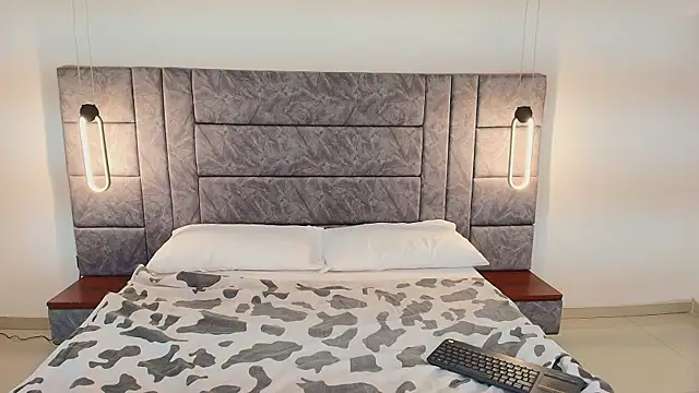 Dakota Megan 69 online show from March 31, 1:00 pm