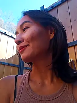 Luu-Lii777 online show from September 19, 7:40 am