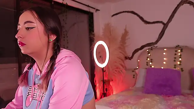 SarahCastro1  online show from December 17, 5:11 am