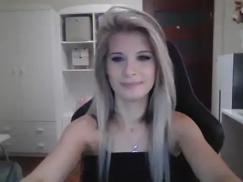Snapshot of KristineGlow chatting on October 4, 3:16 pm KristineGlow online show from October 4, 3:16 pm