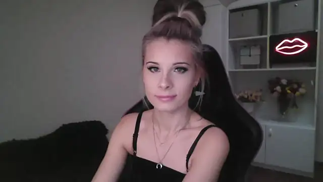 Snapshot of KristineGlow chatting on October 13, 2:09 pm KristineGlow online show from October 13, 2:09 pm