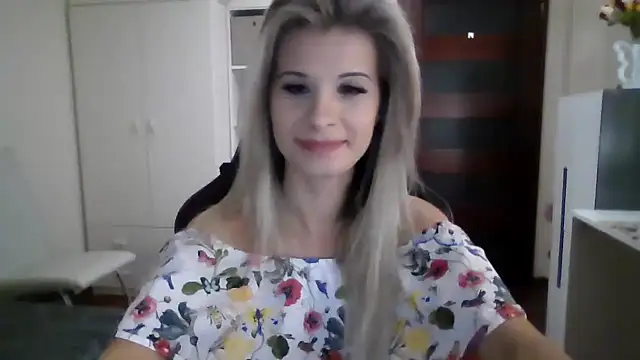 Snapshot of KristineGlow chatting on September 25, 8:50 pm KristineGlow online show from September 25, 8:50 pm