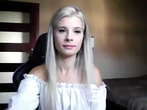 Snapshot of KristineGlow chatting on September 10, 6:24 am KristineGlow online show from September 10, 6:24 am