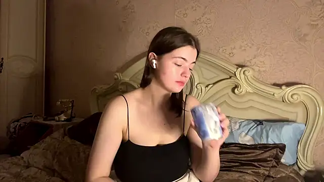 HoneyMist online show from November 15, 5:25 pm