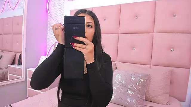 DaisySnugs1 online show from November 24, 12:29 pm