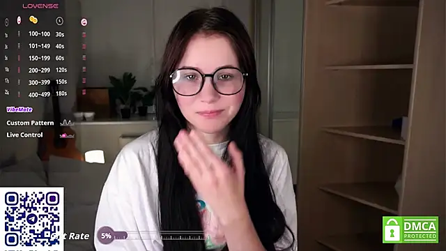 Snapshot of DelphaDivenere chatting on October 13, 5:59 pm DelphaDivenere online show from October 13, 5:59 pm