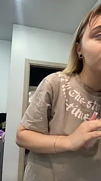 LunaMillie online show from December 18, 10:31 am