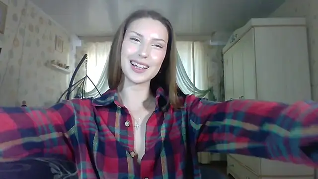 Snapshot of RuxaShade chatting on October 2, 1:16 pm RuxaShade online show from October 2, 1:16 pm