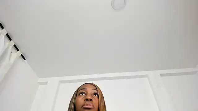 Snapshot of Ebony_danik chatting on October 14, 12:13 am Ebony danik online show from October 14, 12:13 am