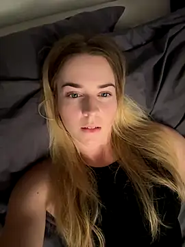 Snapshot of ellieen chatting on October 11, 9:17 pm ellieen online show from October 11, 9:17 pm