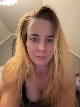Snapshot of ellieen chatting on October 14, 10:12 pm ellieen online show from October 14, 10:12 pm