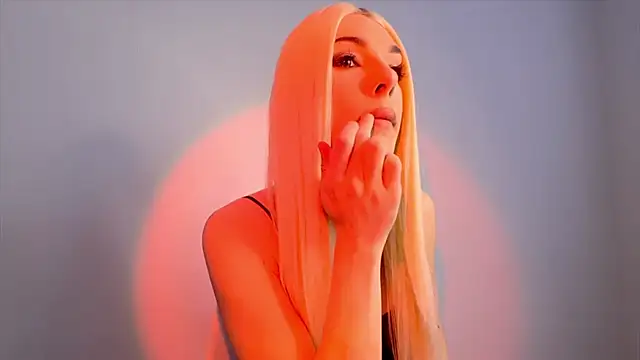 YourTrixie online show from April 4, 4:44 am